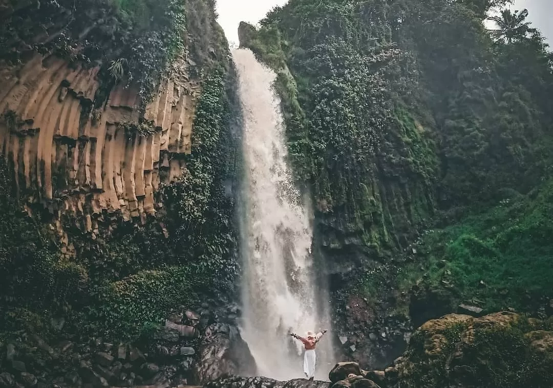 Curug Cibekong: Jantung Hijau yang Menyembuhkan Jiwa di Cilacap